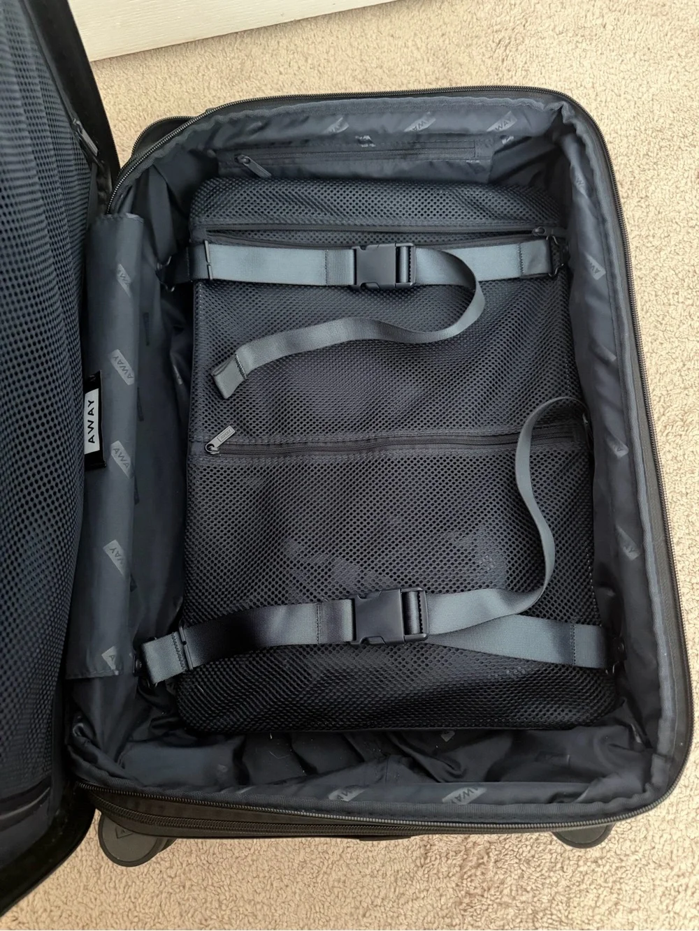 EUC AWAY Bigger Carry-On Flex in Jet Black
